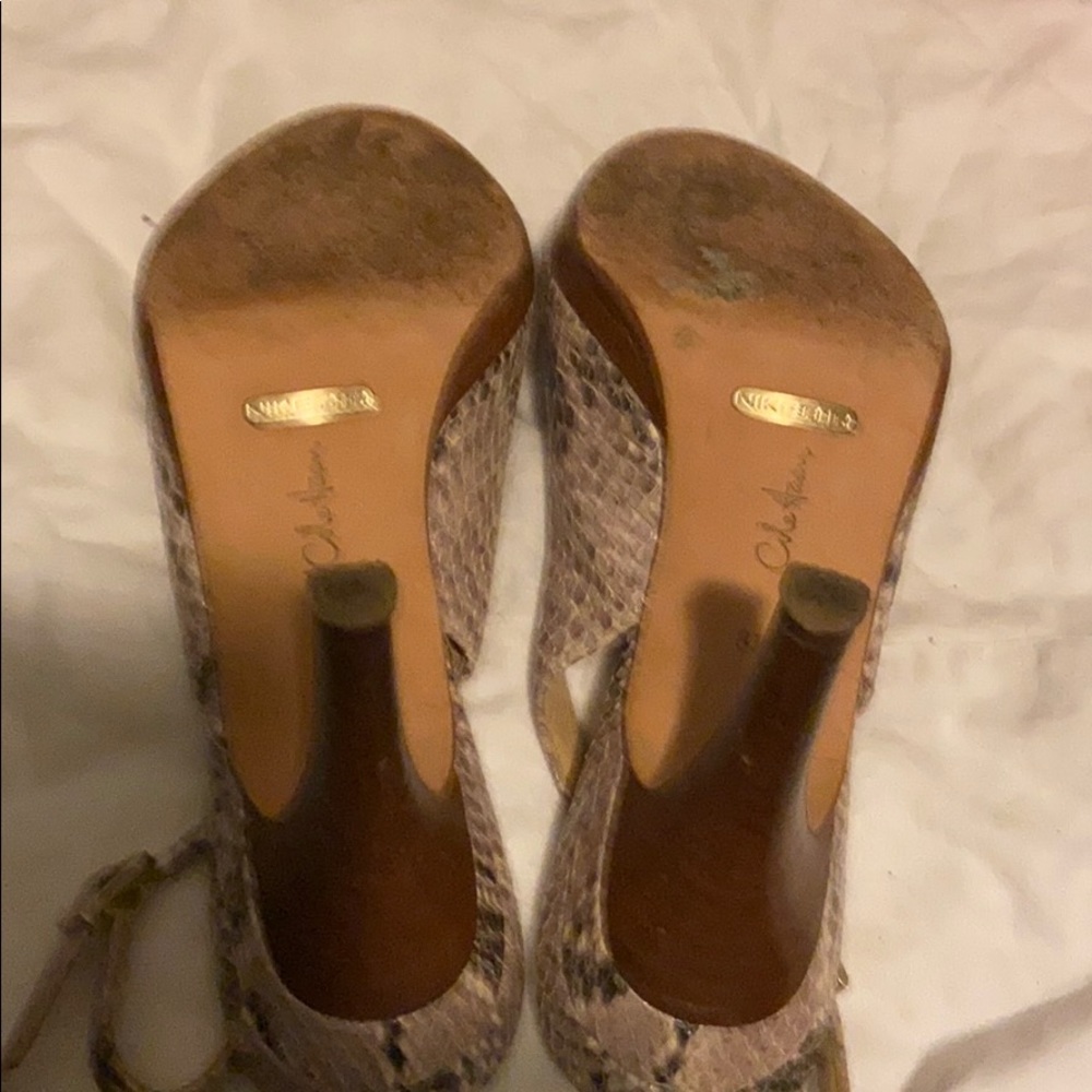 Heels - Picture 2 of 3